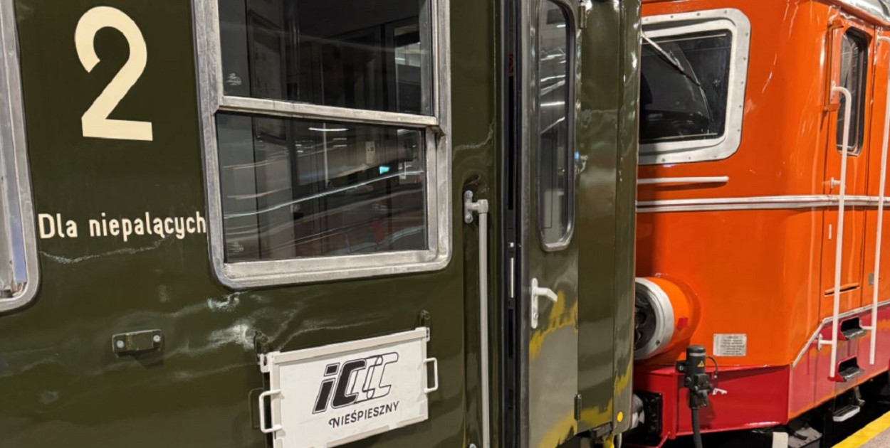 PKP Intercity uruchomi od kwietnia pociąg inspirowany latami 80.