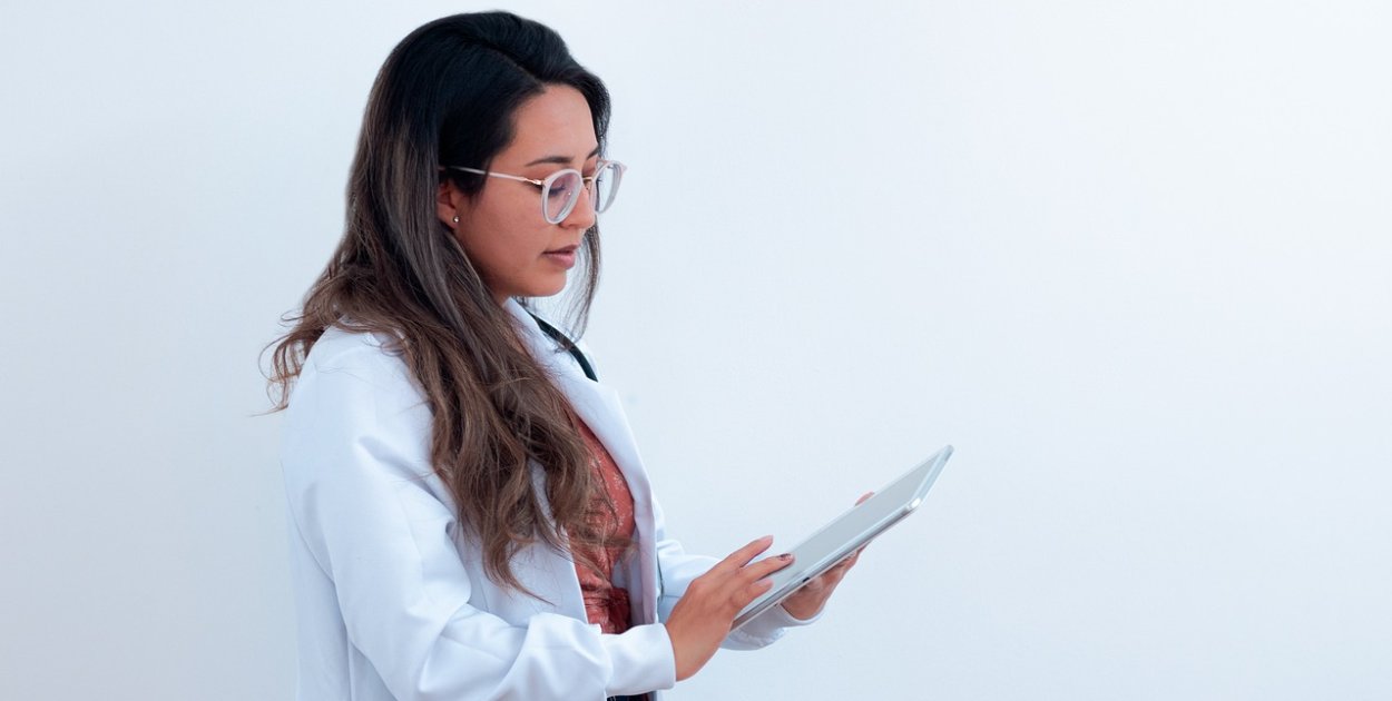 Skuteczne usuwanie blizn i rozstępów – Dlaczego RF mikroigłowa to przełom we Wrocł