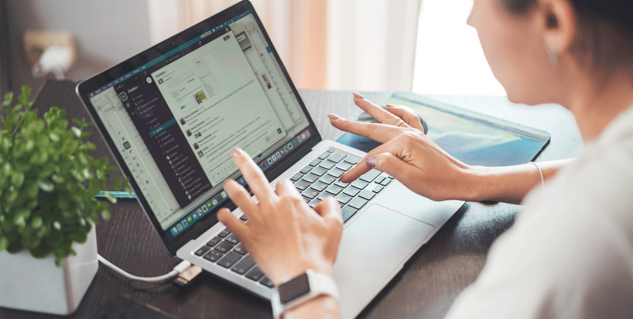 Polacy dorabiają, gdzie się da! Oto, w jakich branżach łapią zlecenia