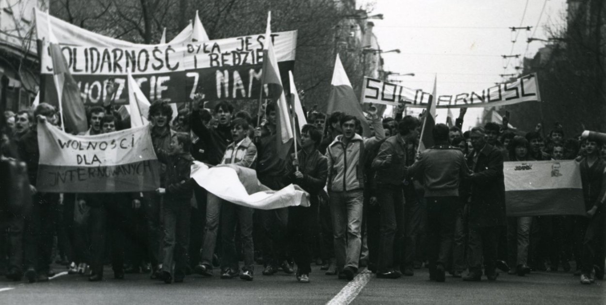 Senat: status osoby represjonowanej będą mogły uzyskać także osoby nieletnie w PRL
